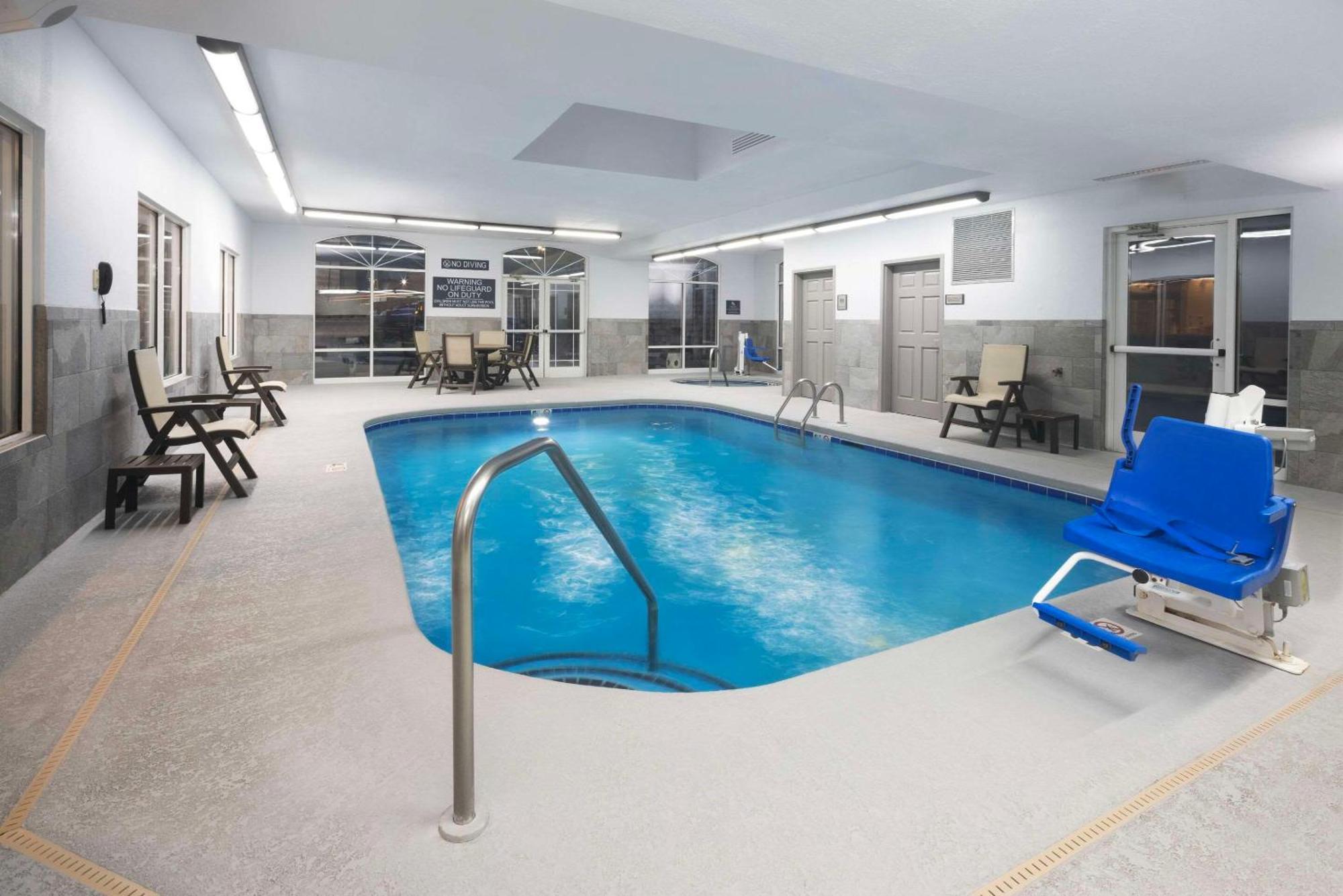 Country Inn & Suites By Radisson Asheville Downtown Tunnel Road Esterno foto