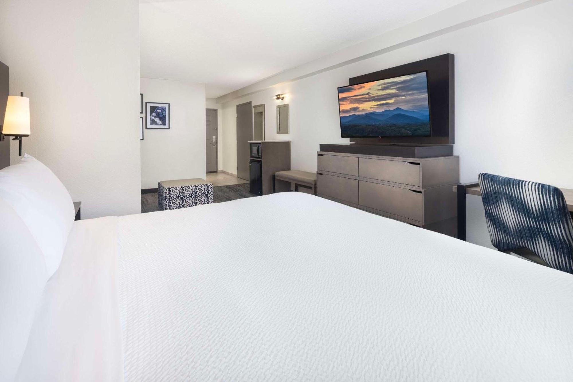 Country Inn & Suites By Radisson Asheville Downtown Tunnel Road Esterno foto