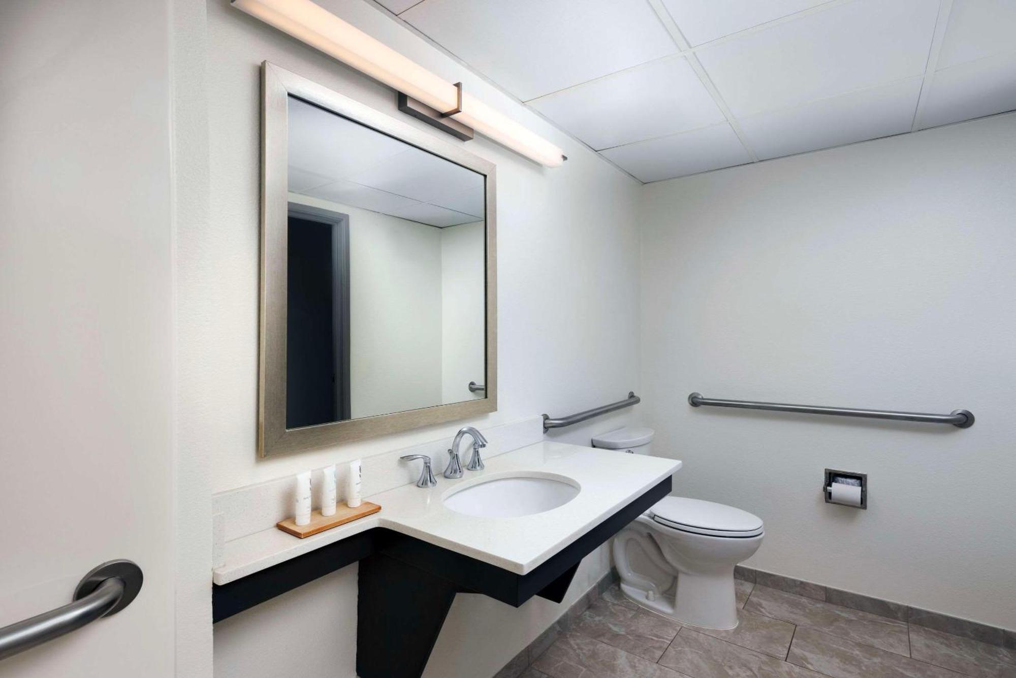 Country Inn & Suites By Radisson Asheville Downtown Tunnel Road Esterno foto