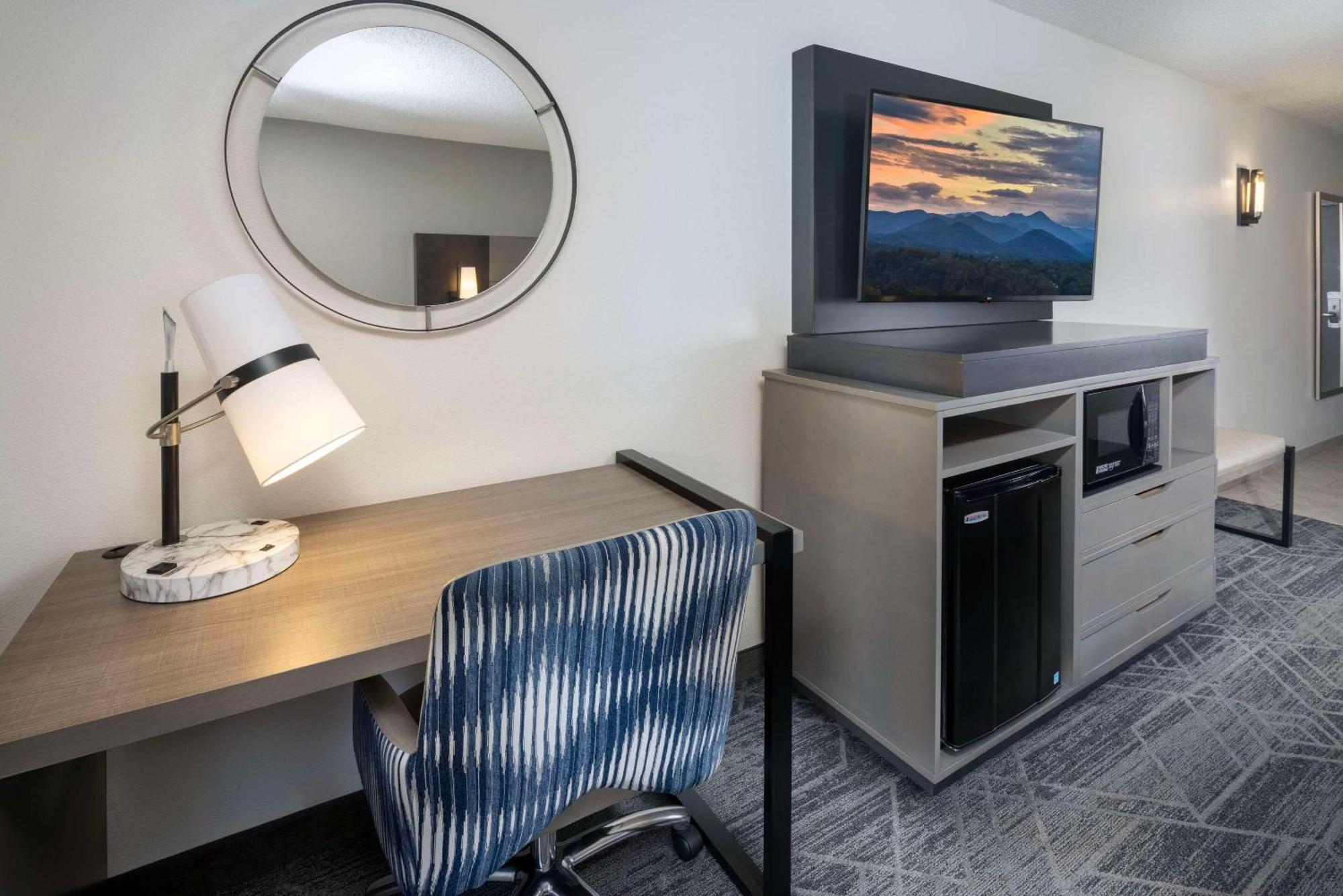 Country Inn & Suites By Radisson Asheville Downtown Tunnel Road Esterno foto